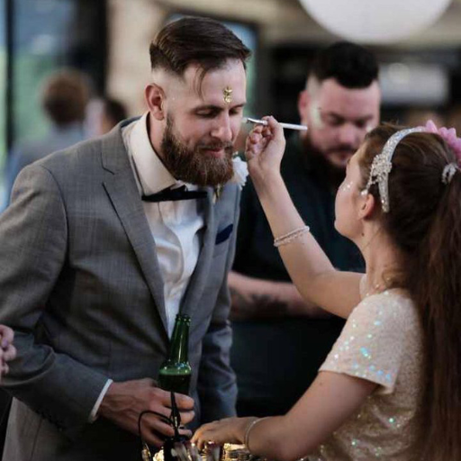 To Glitter or Not to Glitter on Your Wedding Day